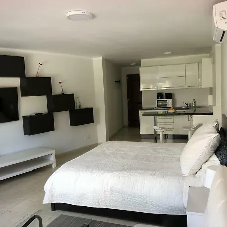 Cristianos Apartmán *